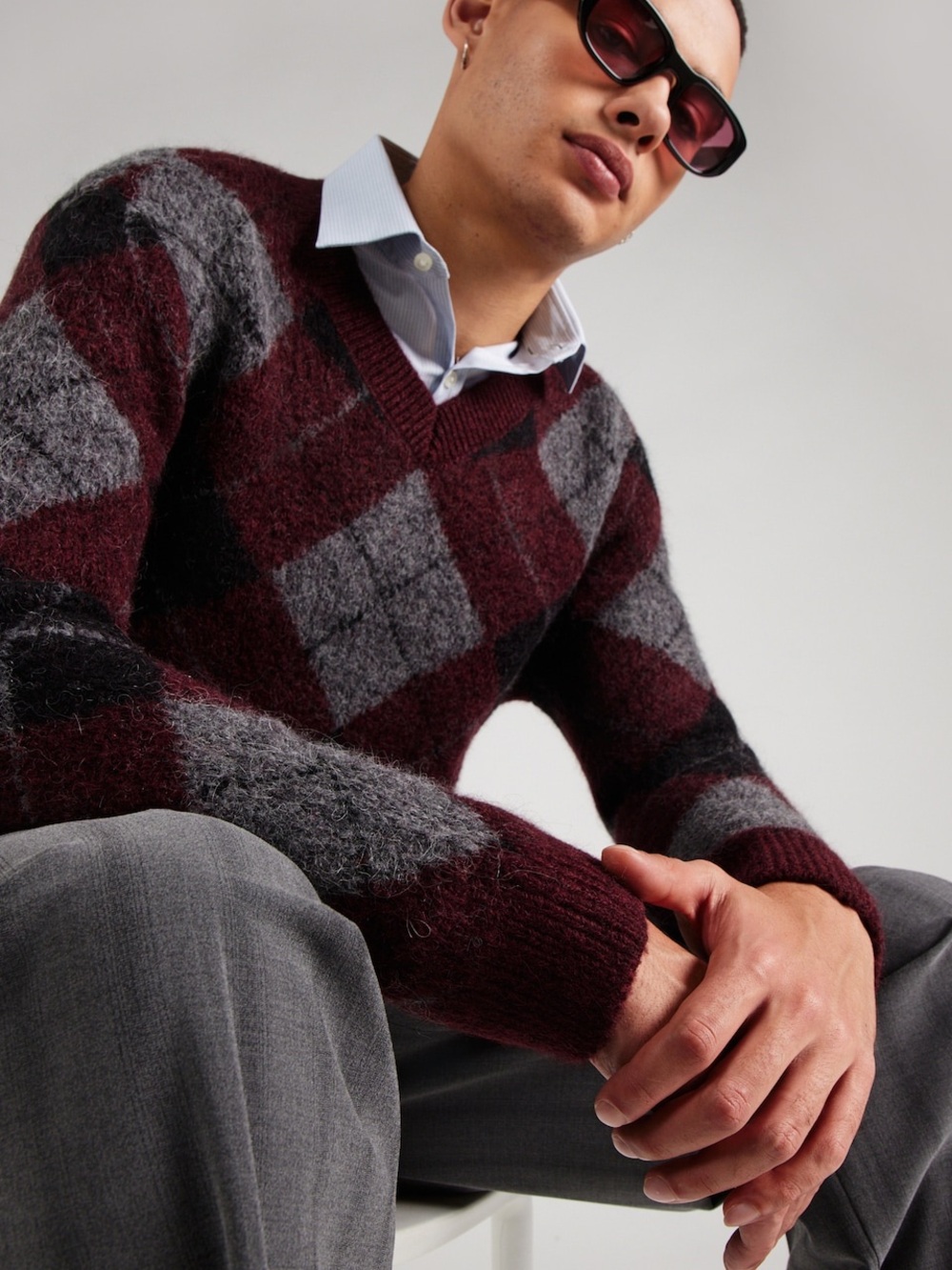 GAP Fuzzy Alpaca Blend Brushed Argyle Sweater Burgundy Gray V-Neck Long Sleeve